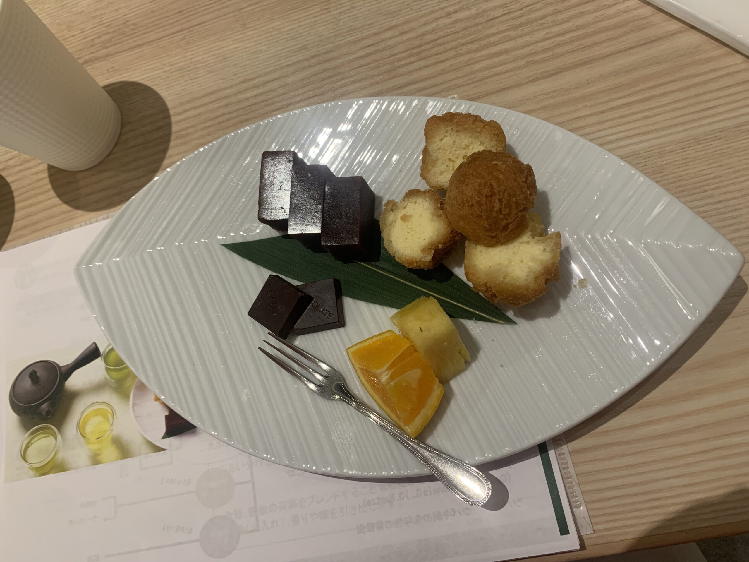 個人的にびっくりしたのは、画像の通りのお茶菓子が出てきたこと。こんなに一緒なことある？！と思った