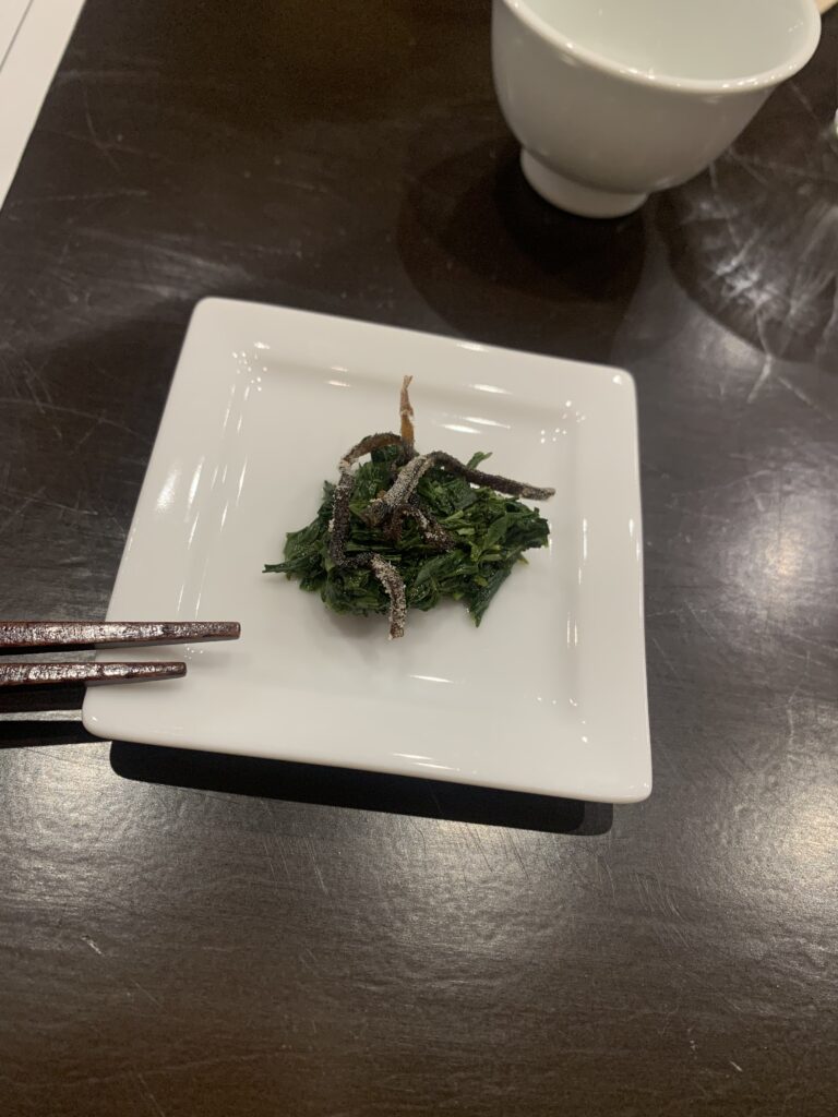 茶葉に塩昆布をかけて食べました。ご飯が進む味だった