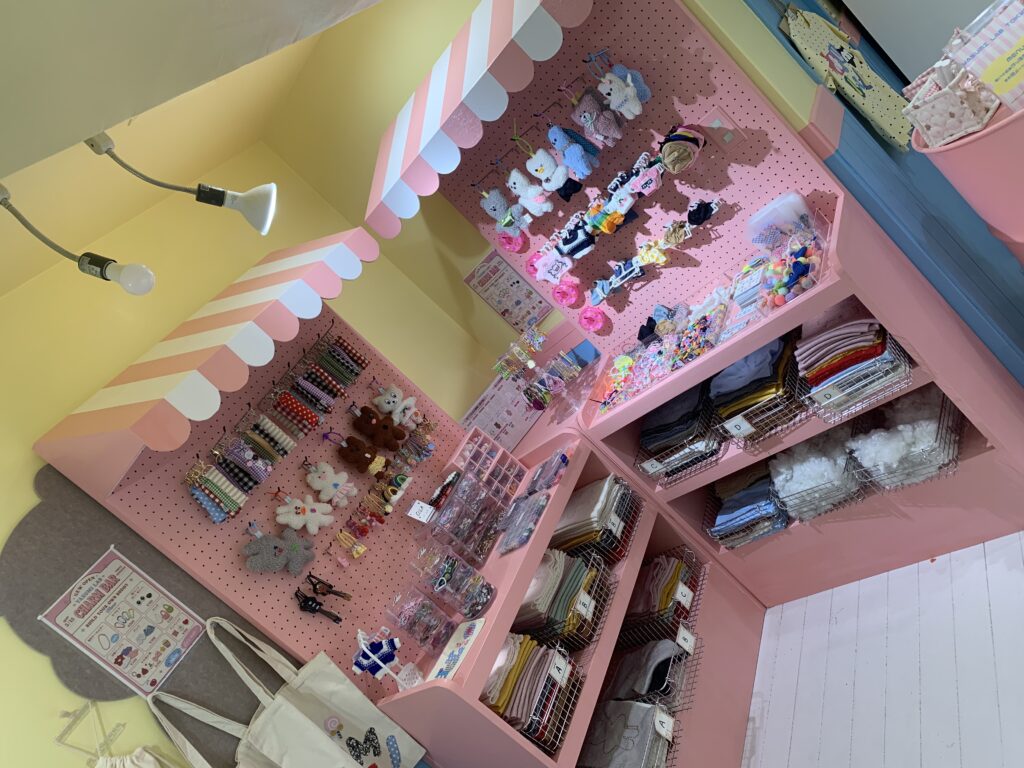 ね！ポップな店内でしょ！