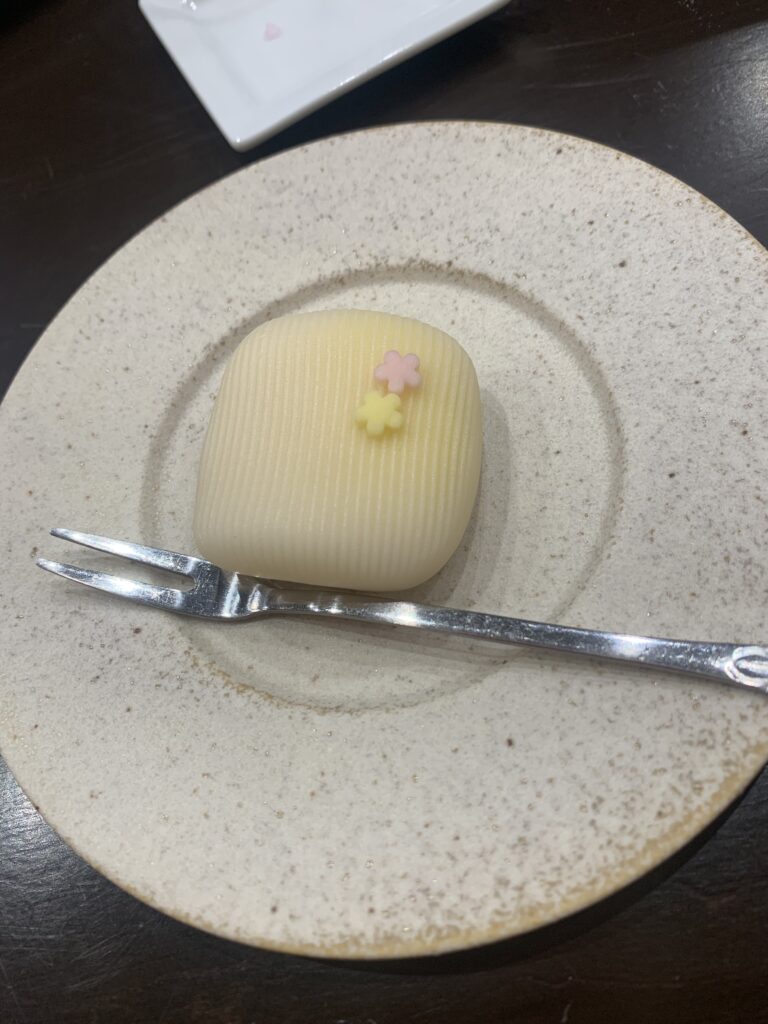 こちらは練り切りが美味しいんですおいしいんです(写真が下手)