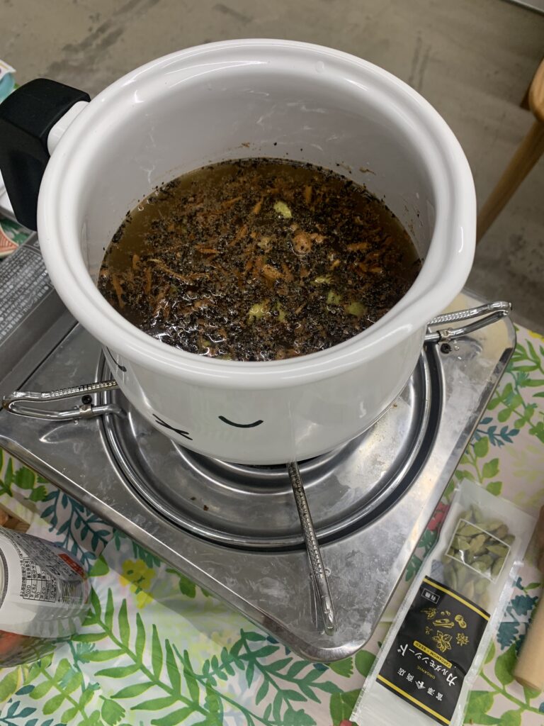 火にかける前(かわいいお鍋ですよね)